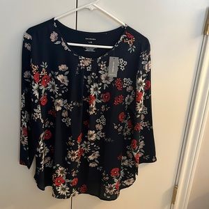 Size L | Floral navy 3/4 sleeve top | never worn | Van Heusen